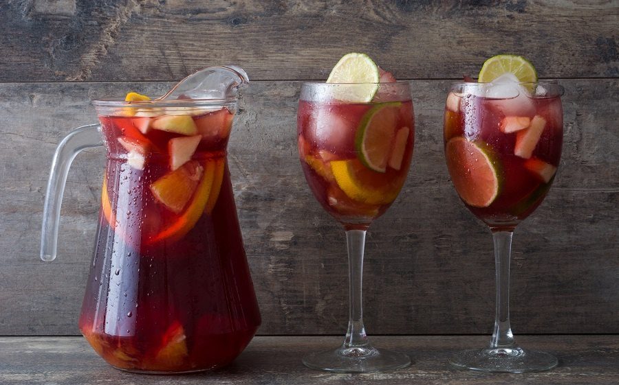 Wine Sangria (Sangria) &#8211; a delicious refreshing drink from Spain