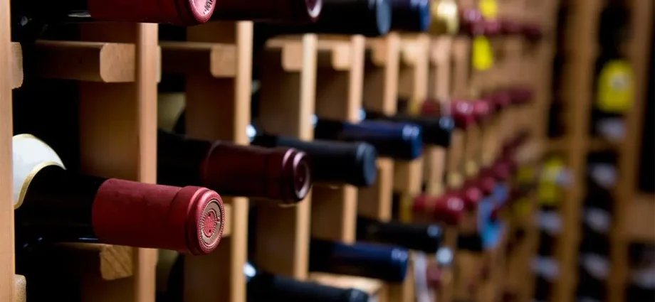 Wine storage: rules, terms and where is the best