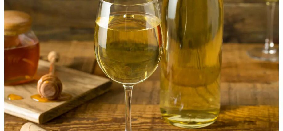 Wine with honey: what you need to know + recipe