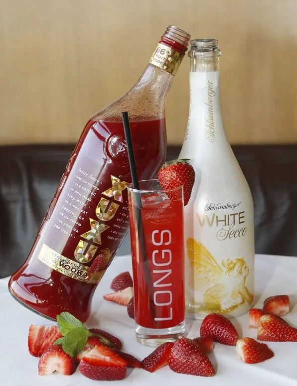 Xu-Xu (XUXU) &#8211; drinking culture, cocktails and homemade strawberry liqueur recipe