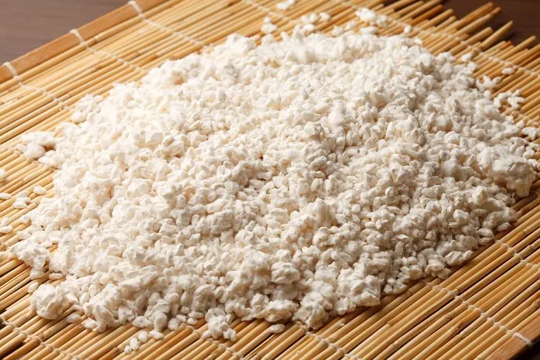 Yeast &#8220;Koji&#8221; for cold fermentation of starchy raw materials