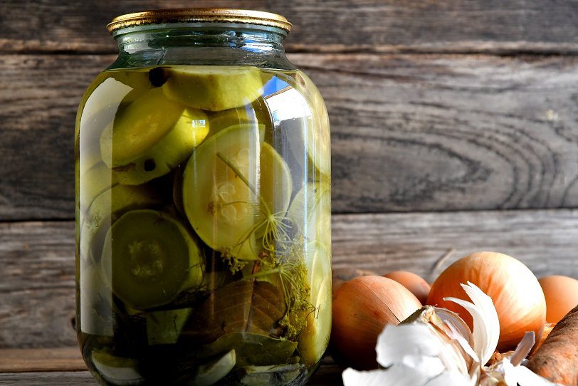 Zucchini for the winter marinated in white wine &#8211; Italian recipe