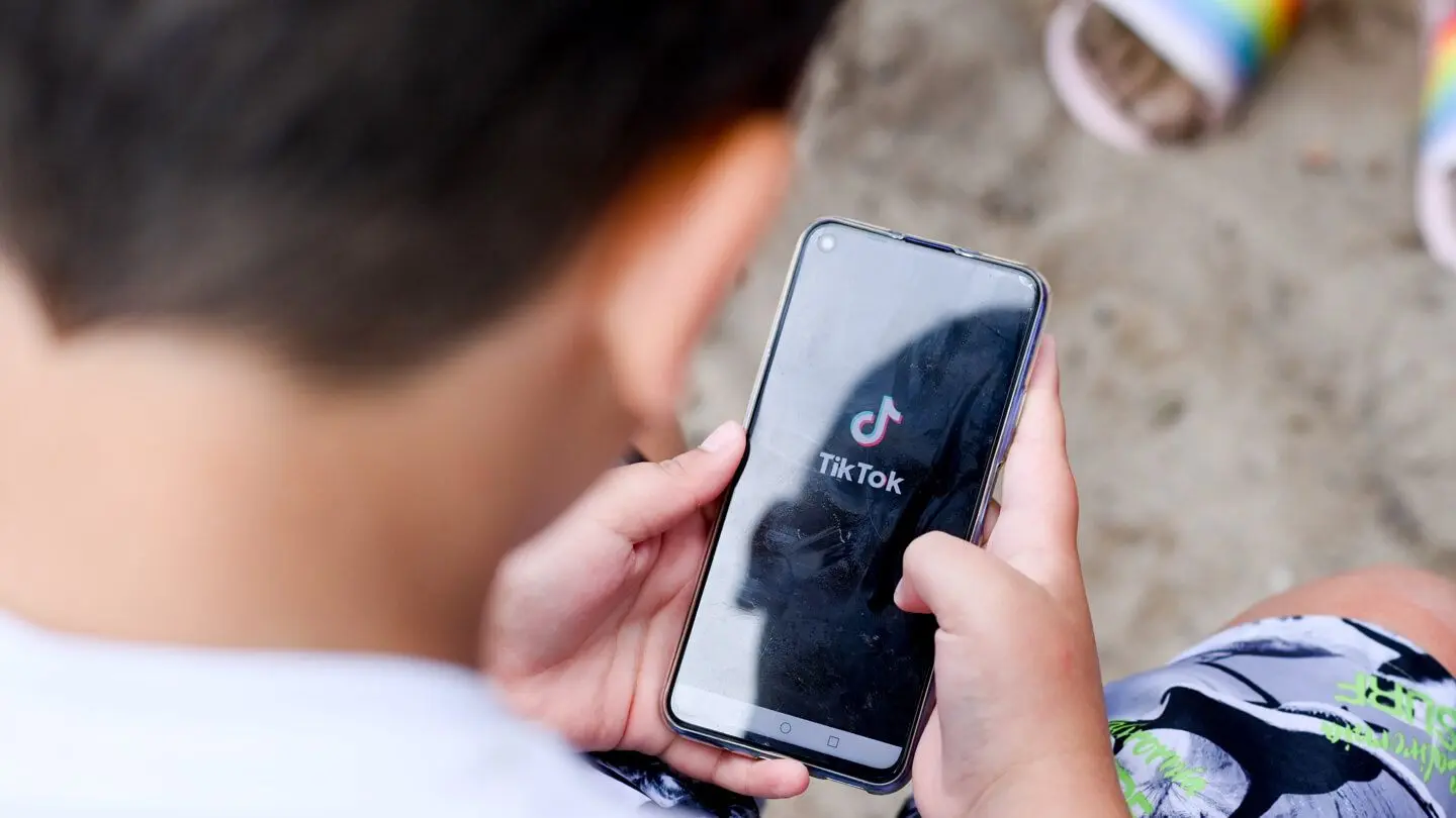 Children on TikTok are encouraged to commit suicide: how to react to parents