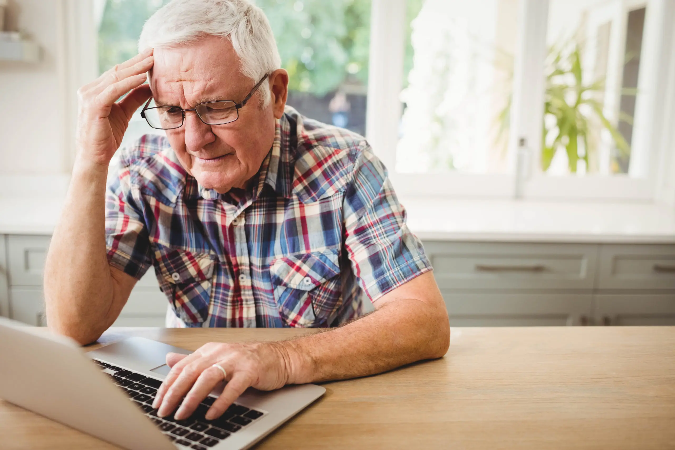 Cyber ​​old age: how to accustom older people to new technologies