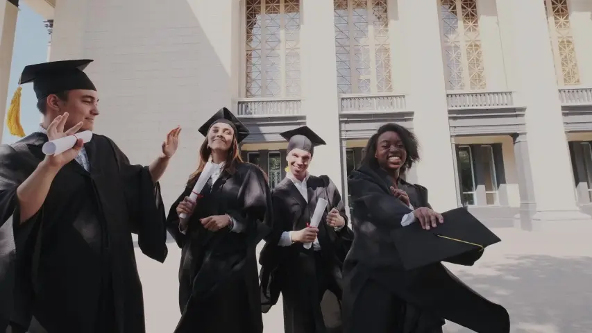 Graduates danced in front of the teacher&#8217;s maternity hospital and touched the Russians