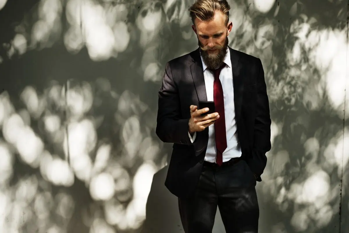 Male consumers: how not to become a victim of a gigolo