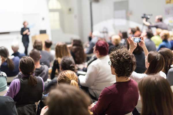 4 Ways to Get Rid of Panic Fear of Public Speaking (Glossophobia)