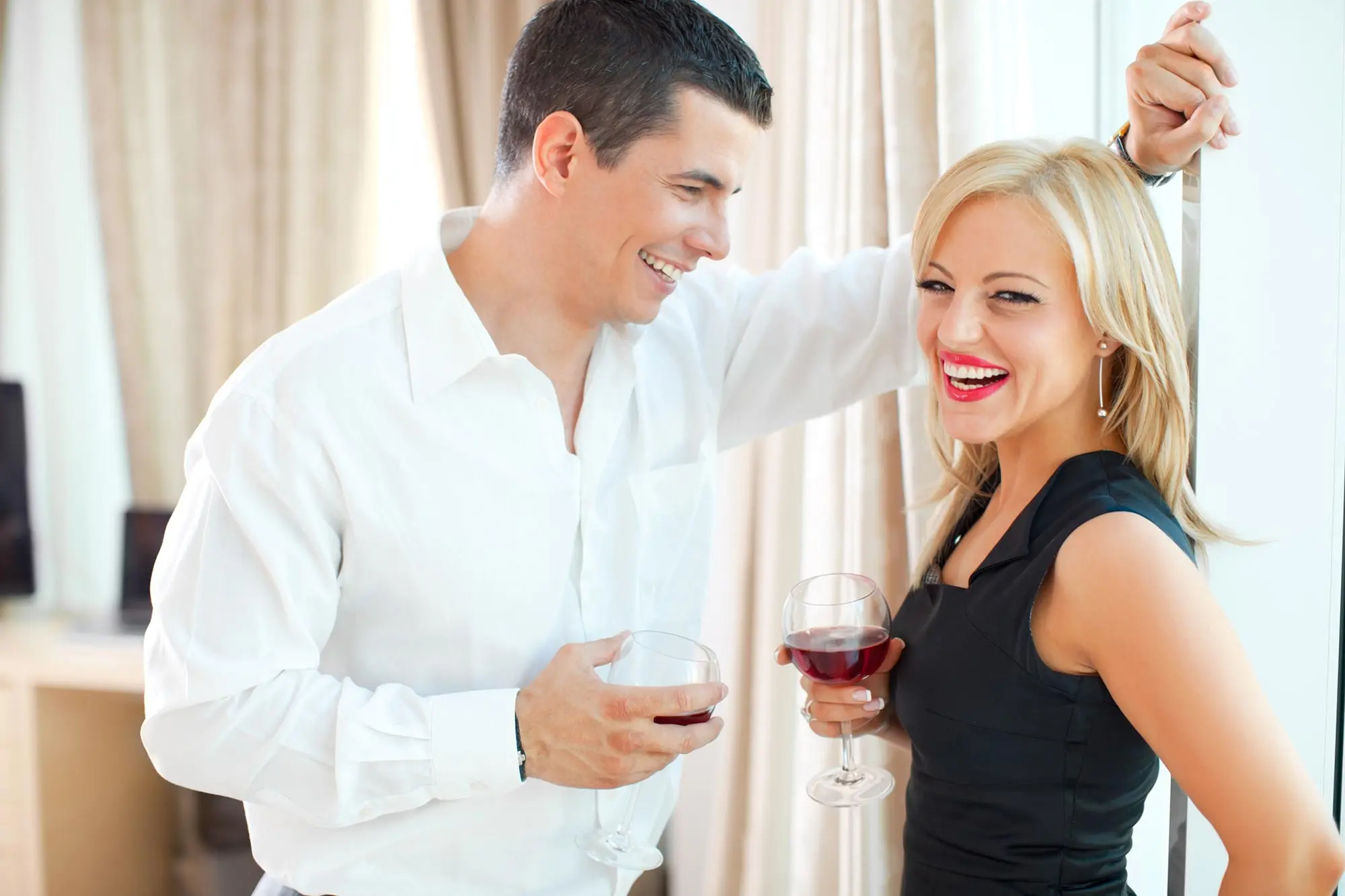 Compliments or laughter: the most effective flirting tactic named