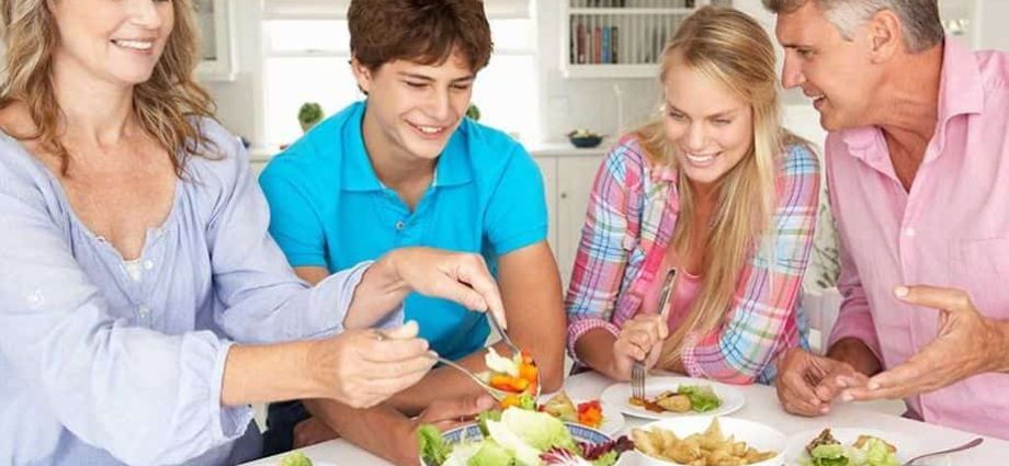 Eating Aesthetics: Why Teenagers Diet All the Time