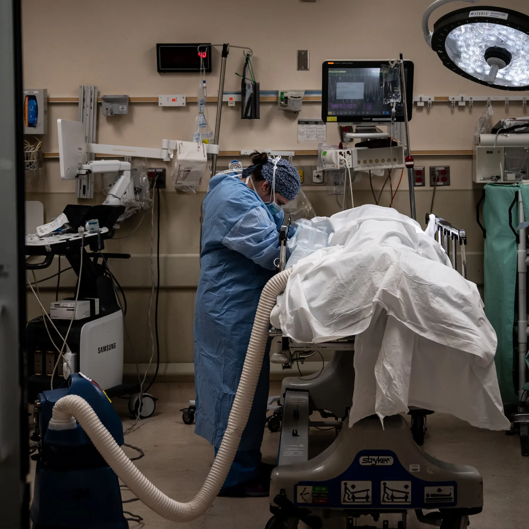 In intensive care or in the morgue: is it possible to breathe a second life into your profession?