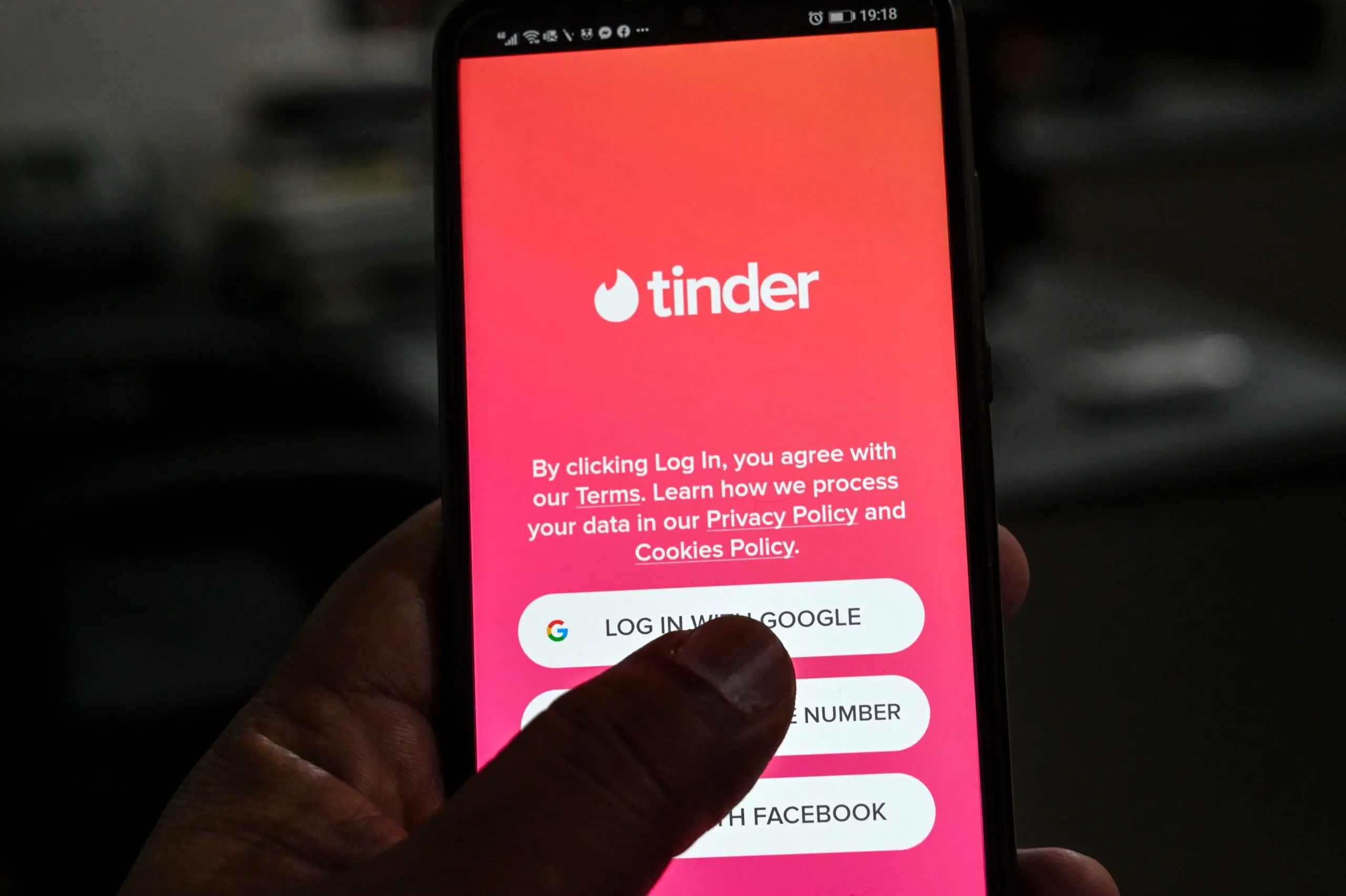 Tinder users will be able to check if their «couple» has a criminal past