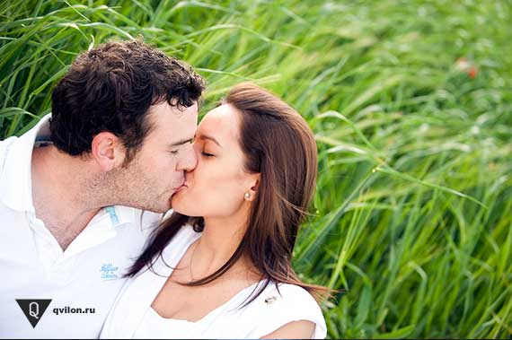 TOP 10 most effective ways to make a guy fall in love with you