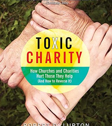 Caridade «tóxica»: como nos obrigan a axudar