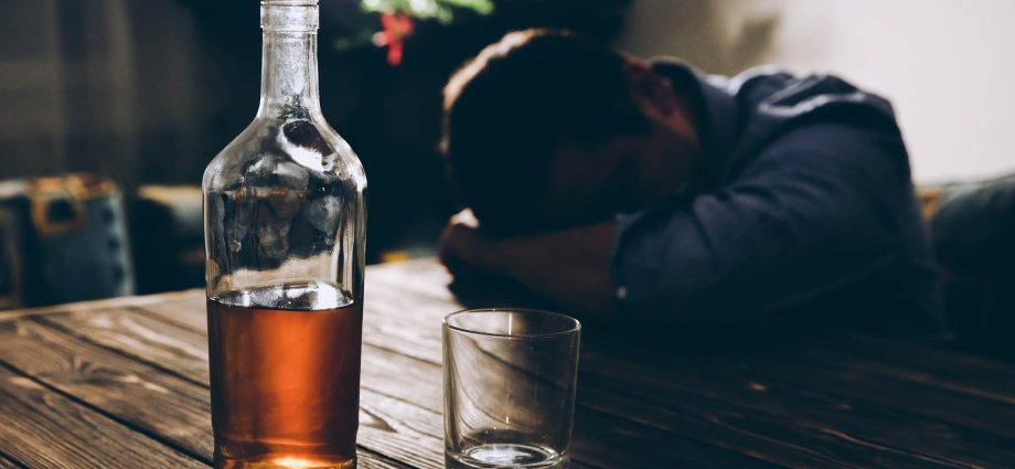 What is alcoholic schizophrenia and how to deal with it