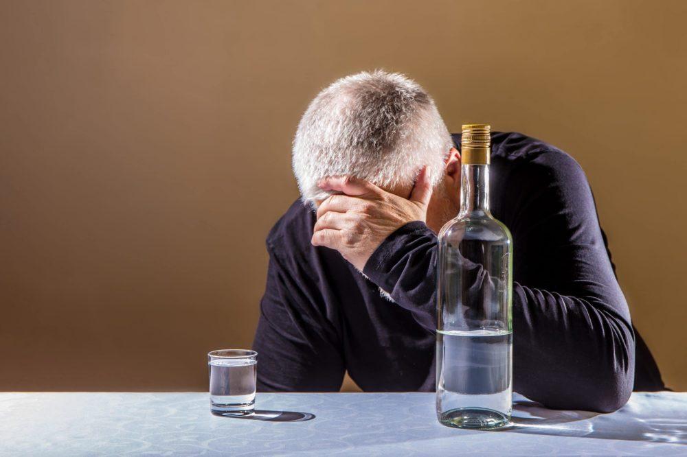 What is the relationship between alcohol and schizophrenia?