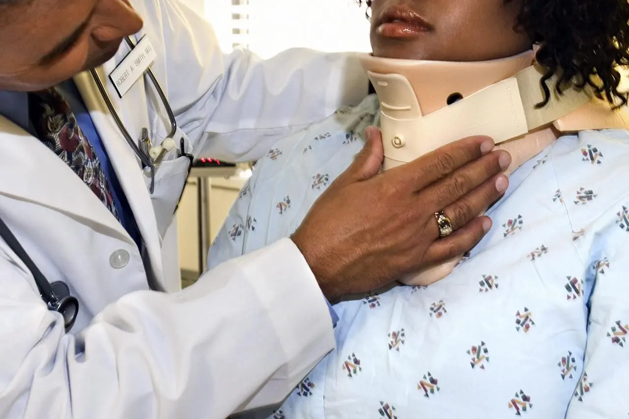 Blown neck: first aid and advice from doctors