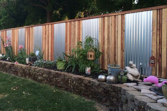 Φράχτη DIY από κυματοειδές χαρτόνι