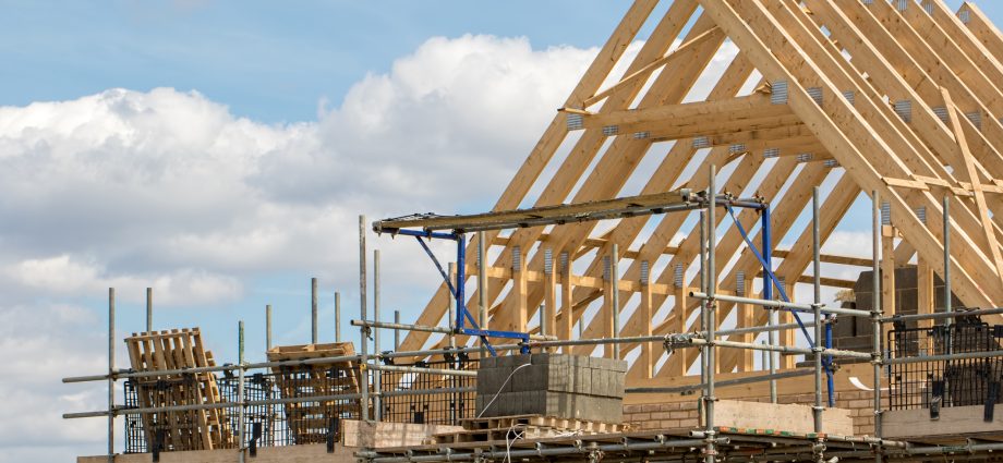 How to build a roof at home with your own hands