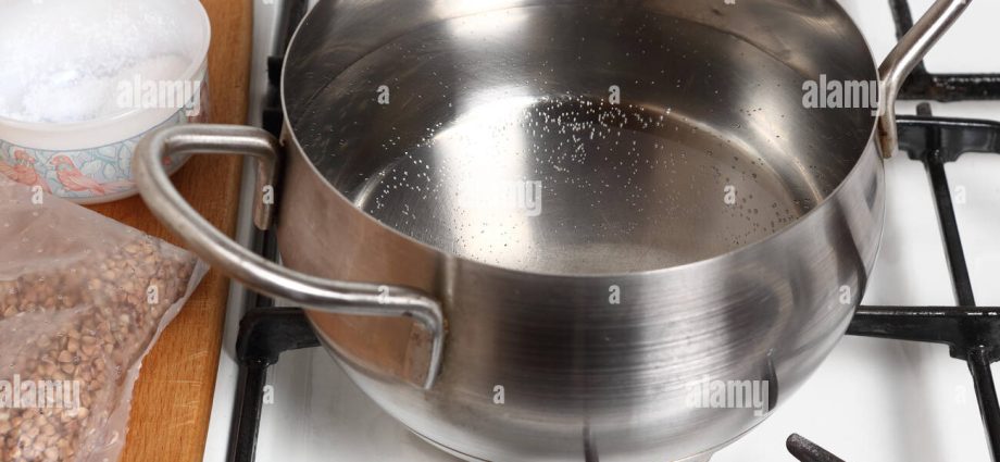 How to cook buckwheat on water in a saucepan