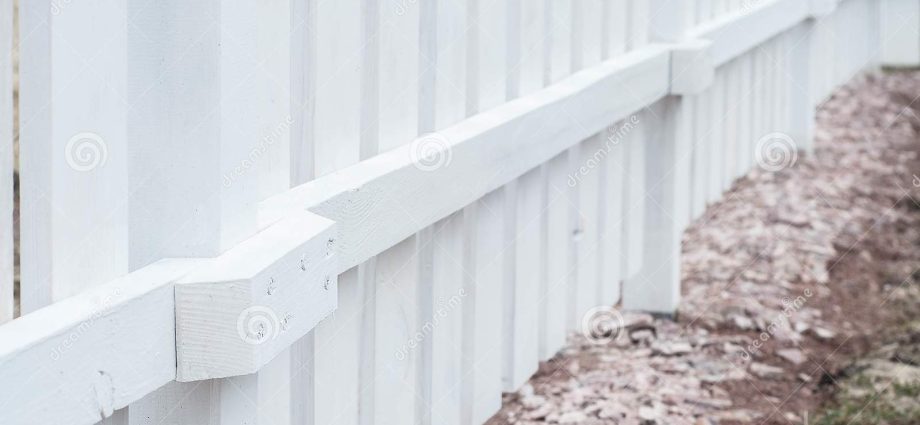 How to make a fence with your own hands