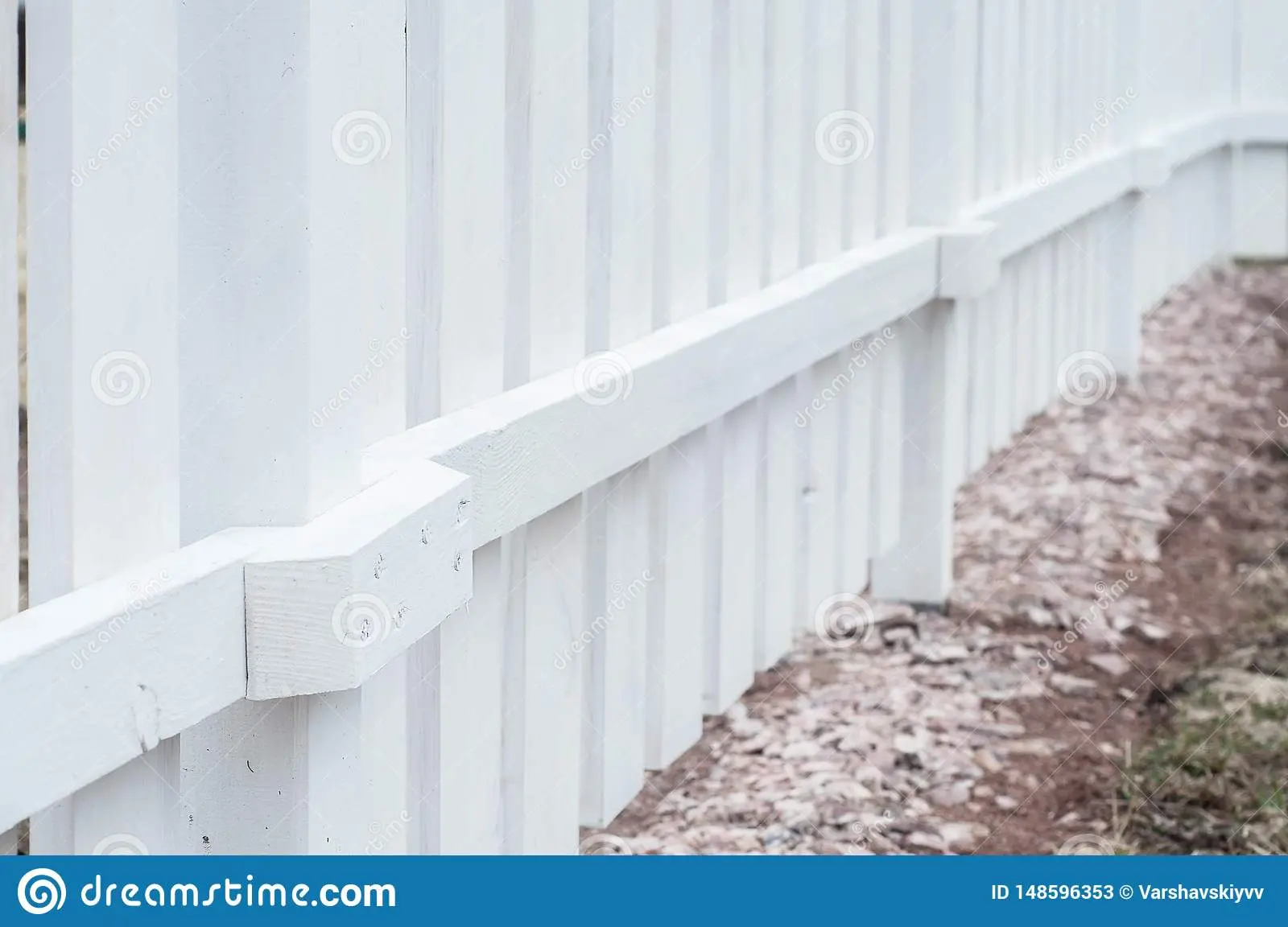 How to make a fence with your own hands