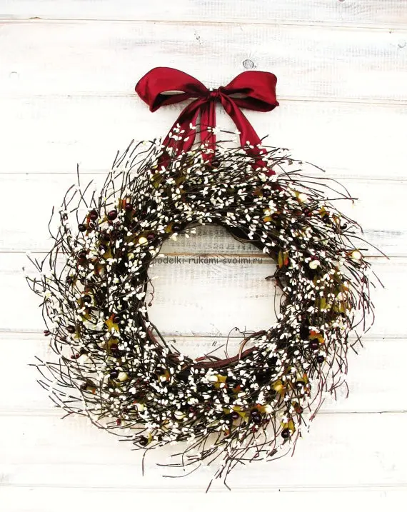 New Year&#8217;s wreath with your own hands