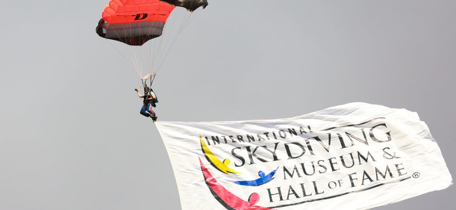 Skydiver&#8217;s Day in 2022: the history and traditions of the holiday