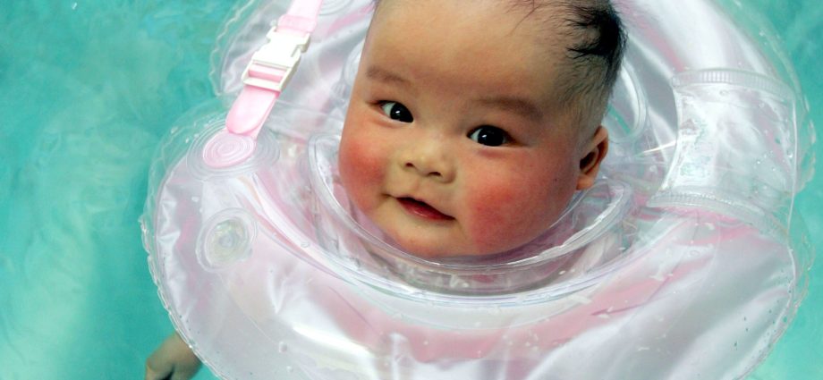 The best circles on the neck for bathing newborns