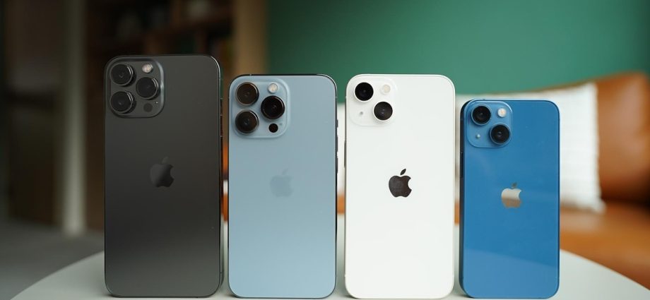 Which iPhone is better to buy in 2022