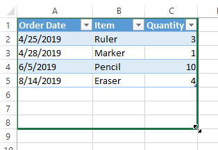 Excelで新しい行を追加する方法. テーブルの内側と端にある「スマートテーブル」
