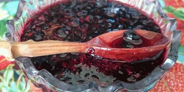 16 Honeysuckle Jam Recipes