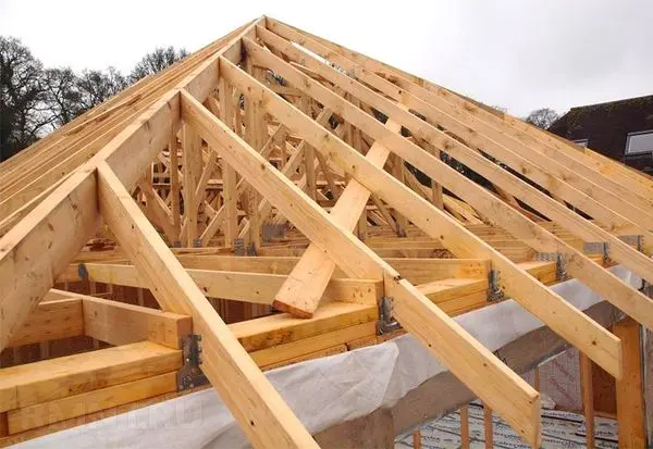 A four-pitched roof for a gazebo: a hip, hip design, how to cover the roof with polycarbonate, soft tiles