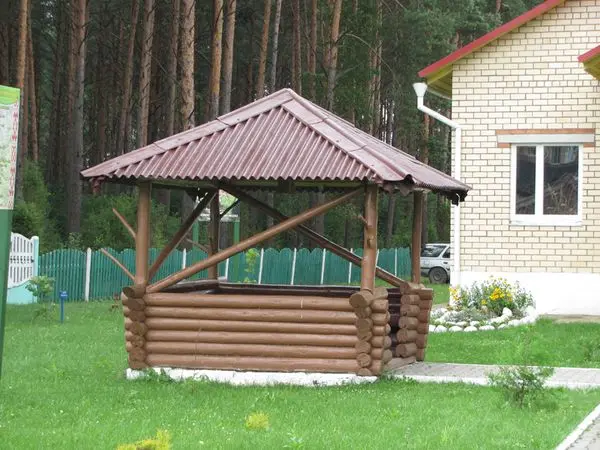 A four-pitched roof for a gazebo: a hip, hip design, how to cover the roof with polycarbonate, soft tiles