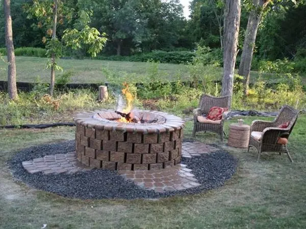 A hearth for a fire in a country house made of stone, metal, brick: a step-by-step construction scheme + photos of finished garden fireplaces