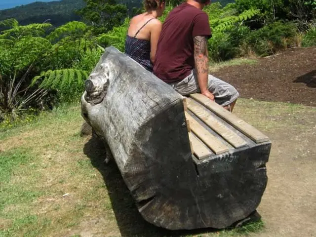 A log bench: how to do it yourself for a summer residence, drawings and photos