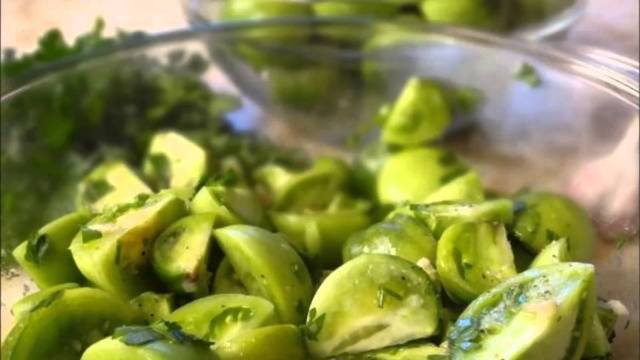 A simple green tomato salad recipe for the winter