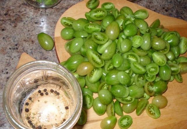 A simple green tomato salad recipe for the winter