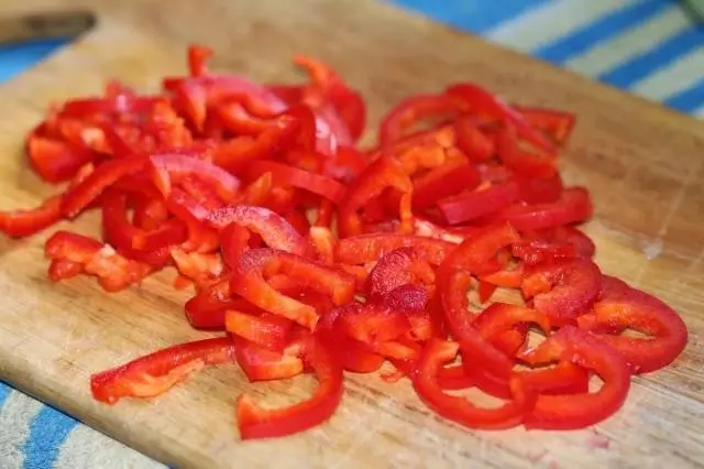 A simple lecho of peppers for the winter