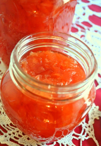 A simple recipe for quince jam