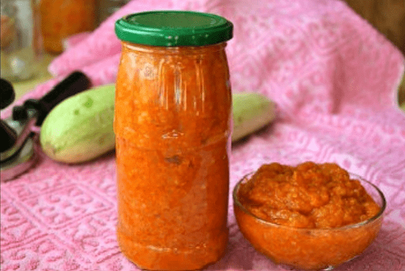 Adjika with tomatoes: a recipe for the winter 