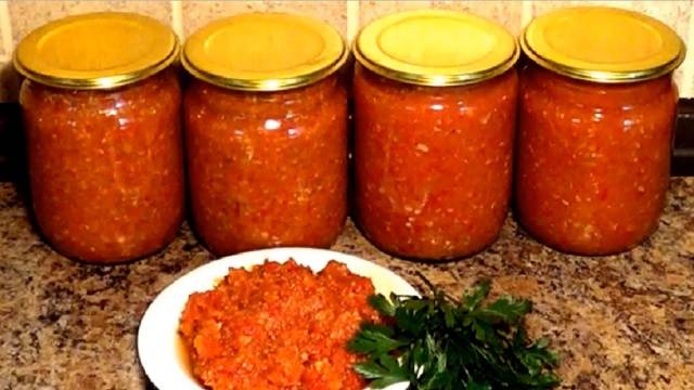 Adjika with tomatoes: a recipe for the winter 