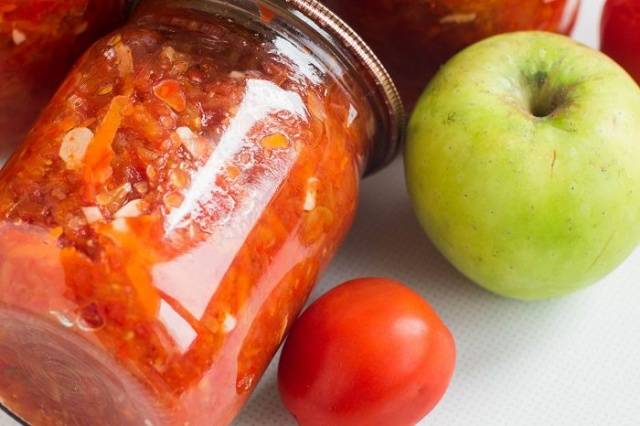 Adjika with tomatoes, peppers and apples 