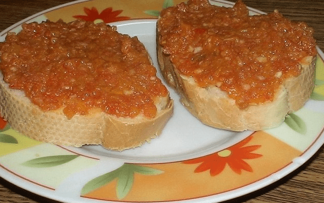 Adjika with tomatoes, peppers and apples 