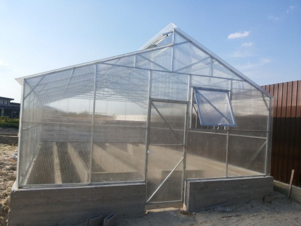 Agrofibre for a greenhouse: how to make a greenhouse out of it