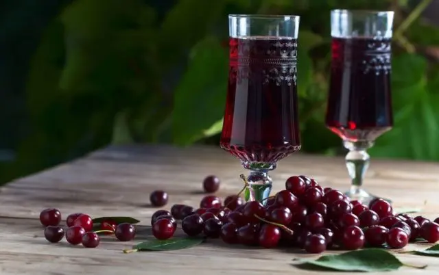 Alcohol tincture of cherries: recipes for fresh, dried, frozen berries, with bones