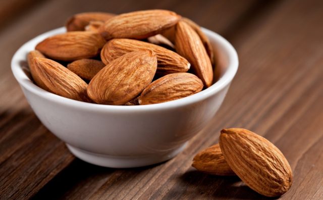 Almonds: the benefits and harms of nuts