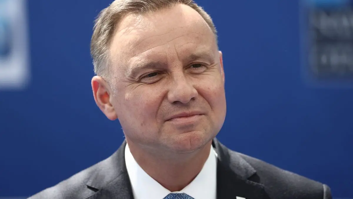 An expert panel on COVID-19 was underway. Suddenly, the question was asked by Andrzej Duda himself