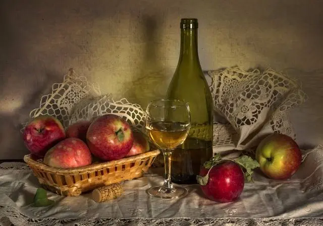 Apple wine at home