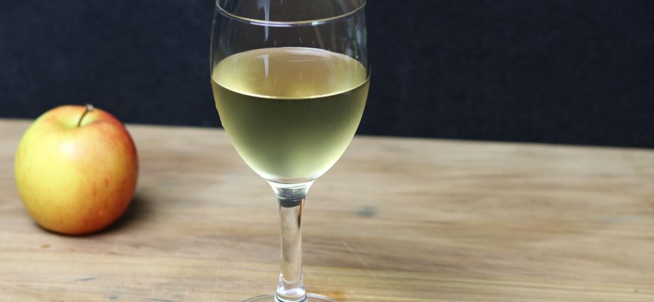 Apple wine at home (step-by-step recipes with photos) + product benefits, tips and rules for storing the drink