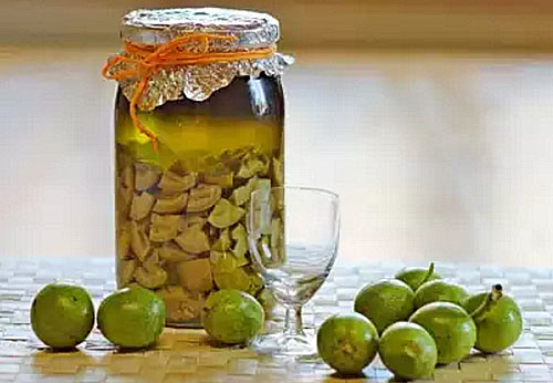 Application of green walnut tincture on vodka, alcohol, kerosene